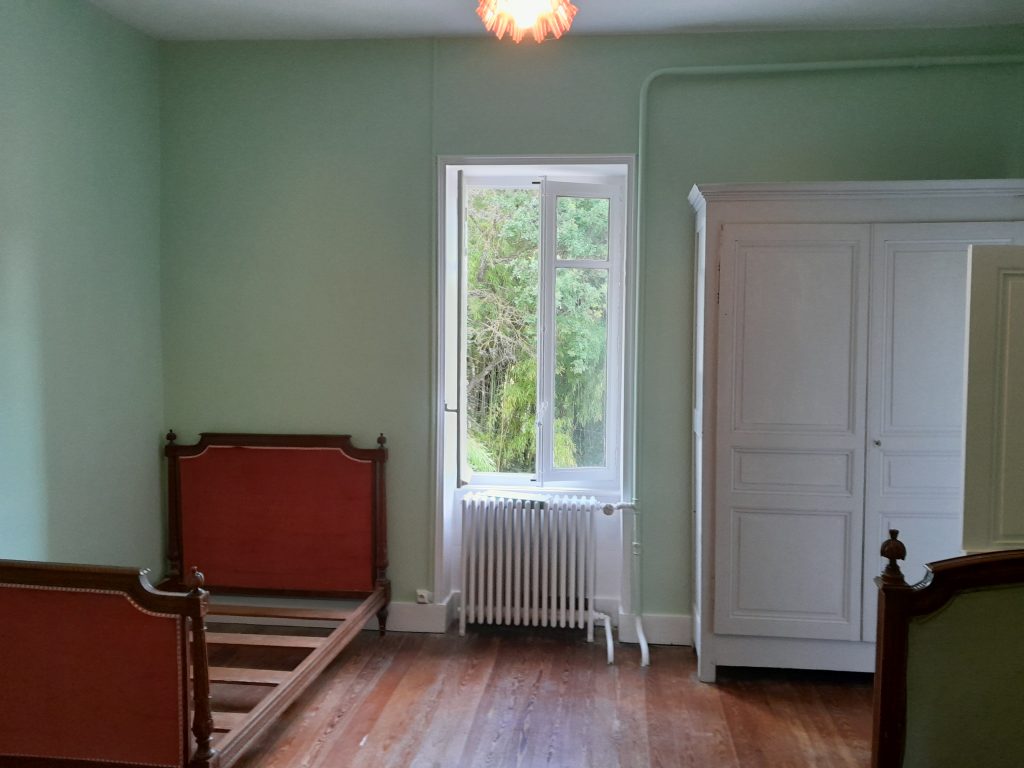 rénovation d'une chambre d'enfant , pienture et sol à loisy
